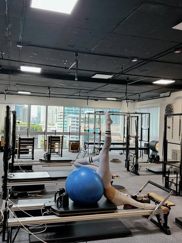 Overhead press with the stability ball at the reformer studio